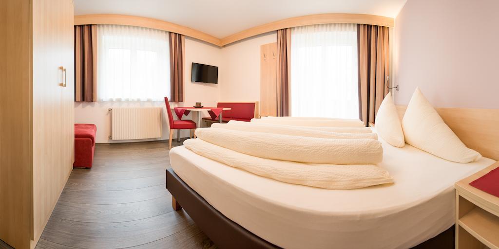 Pension Roasthof Neustift im Stubaital Chambre photo