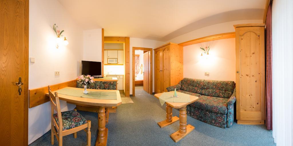 Pension Roasthof Neustift im Stubaital Chambre photo