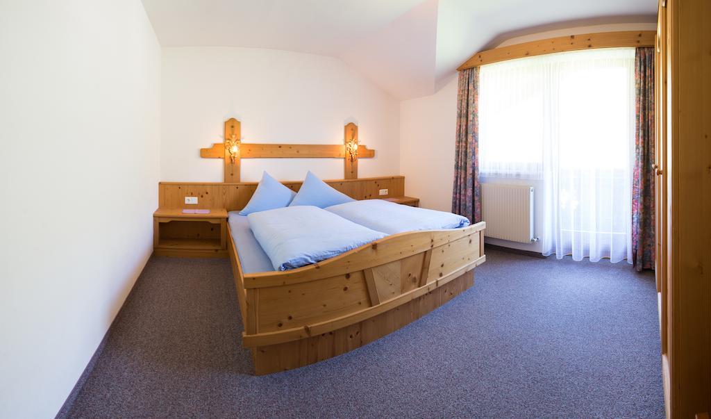 Pension Roasthof Neustift im Stubaital Chambre photo